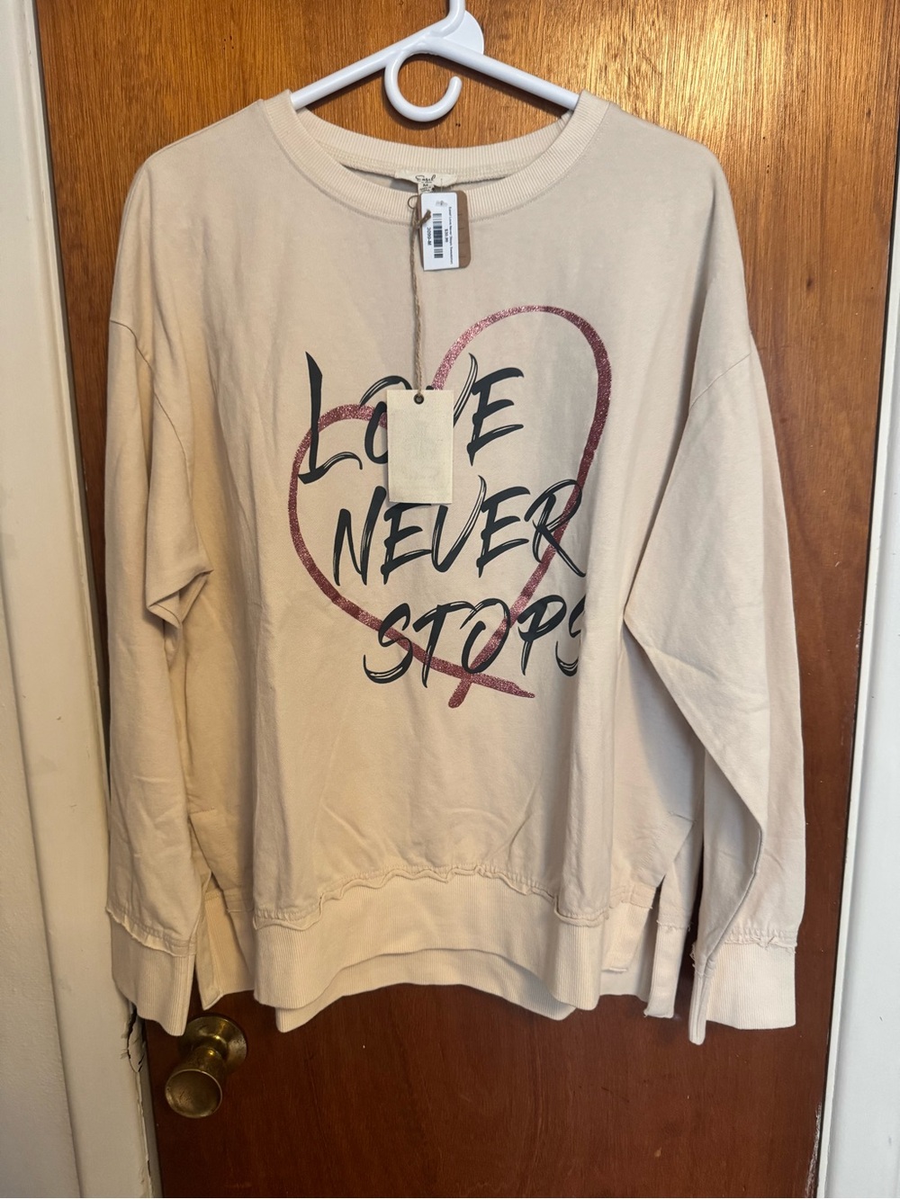 easel 'Love Never Stops' Graphic Sweatshirt in Beige with Pink Heart